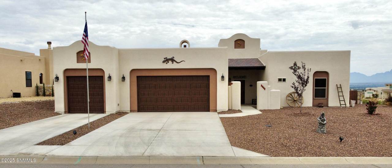 1622 Calle De Valezquez - Photo 1