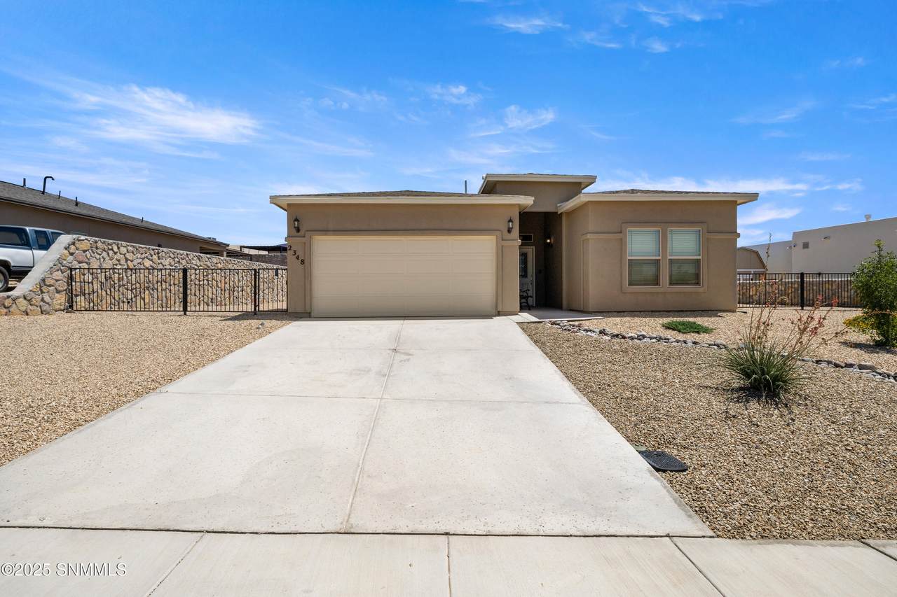 2348 Flintstone Loop - Photo 1