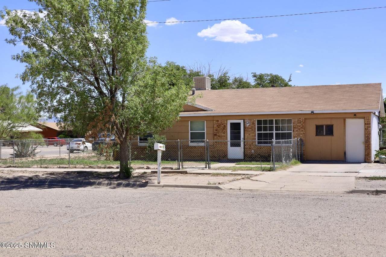200 Plum Street - Photo 1
