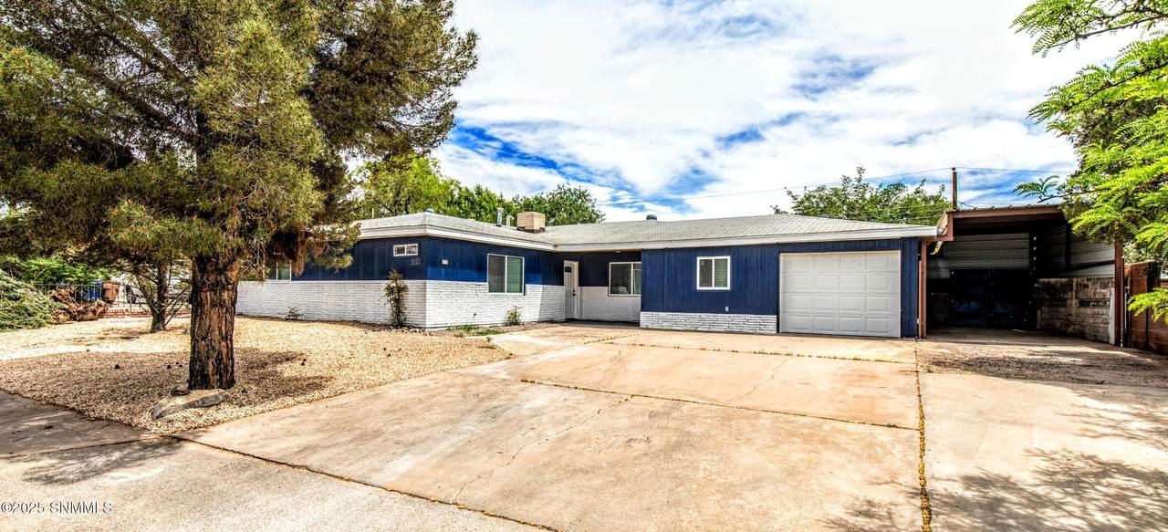 1610 Country Club Circle - Photo 1