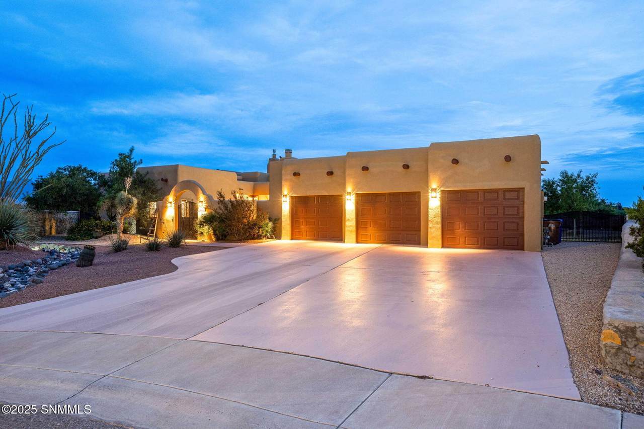 2210 Driftwood Circle - Photo 1