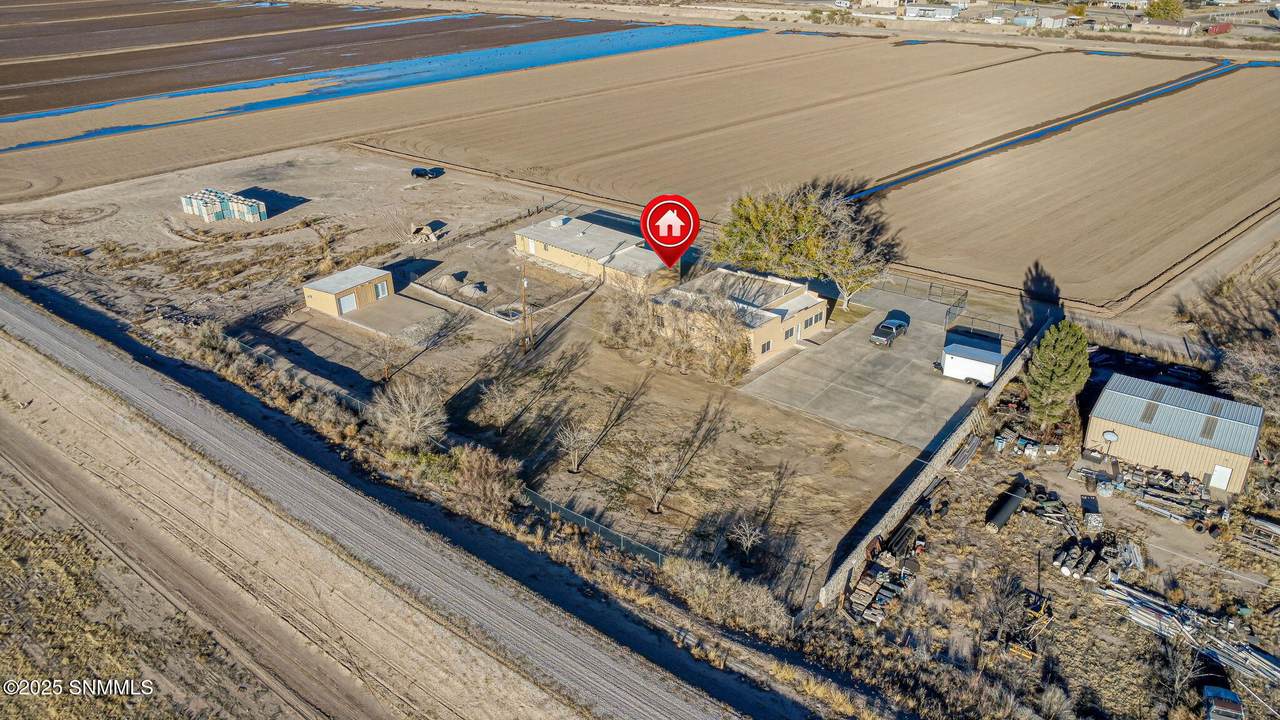 1325 Hoskins Lane - Photo 1