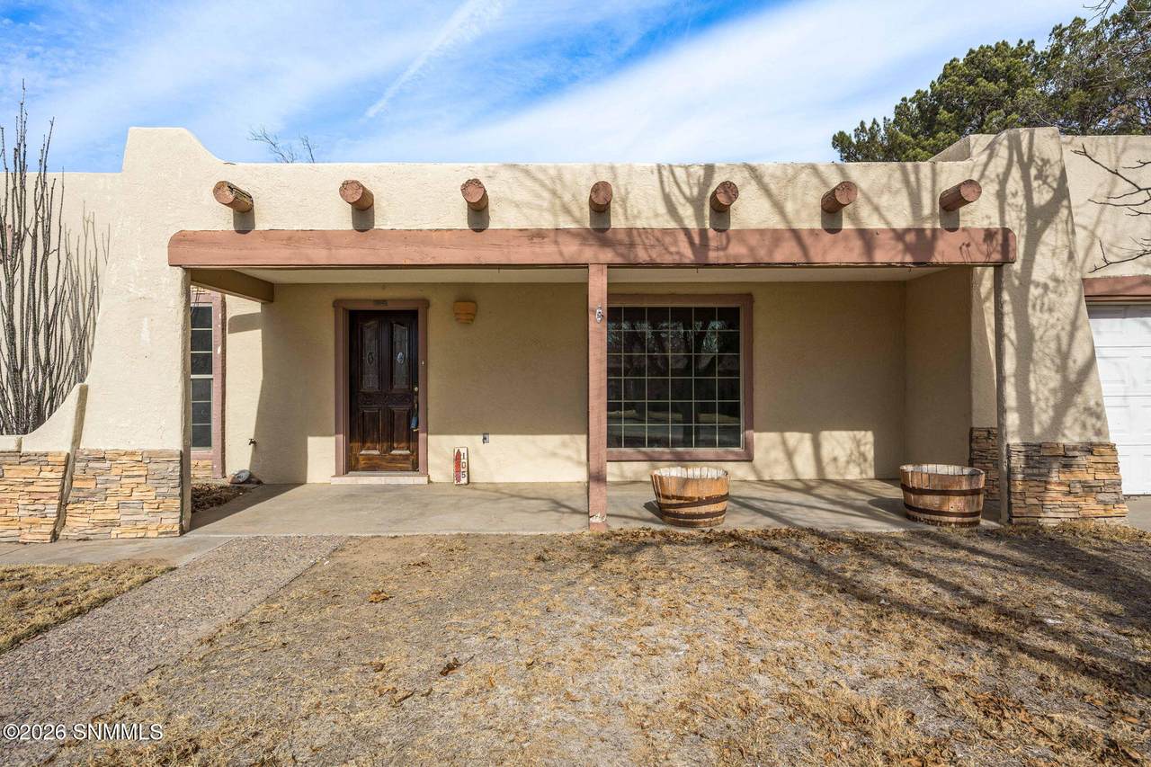 105 Los Nogales Drive - Photo 1