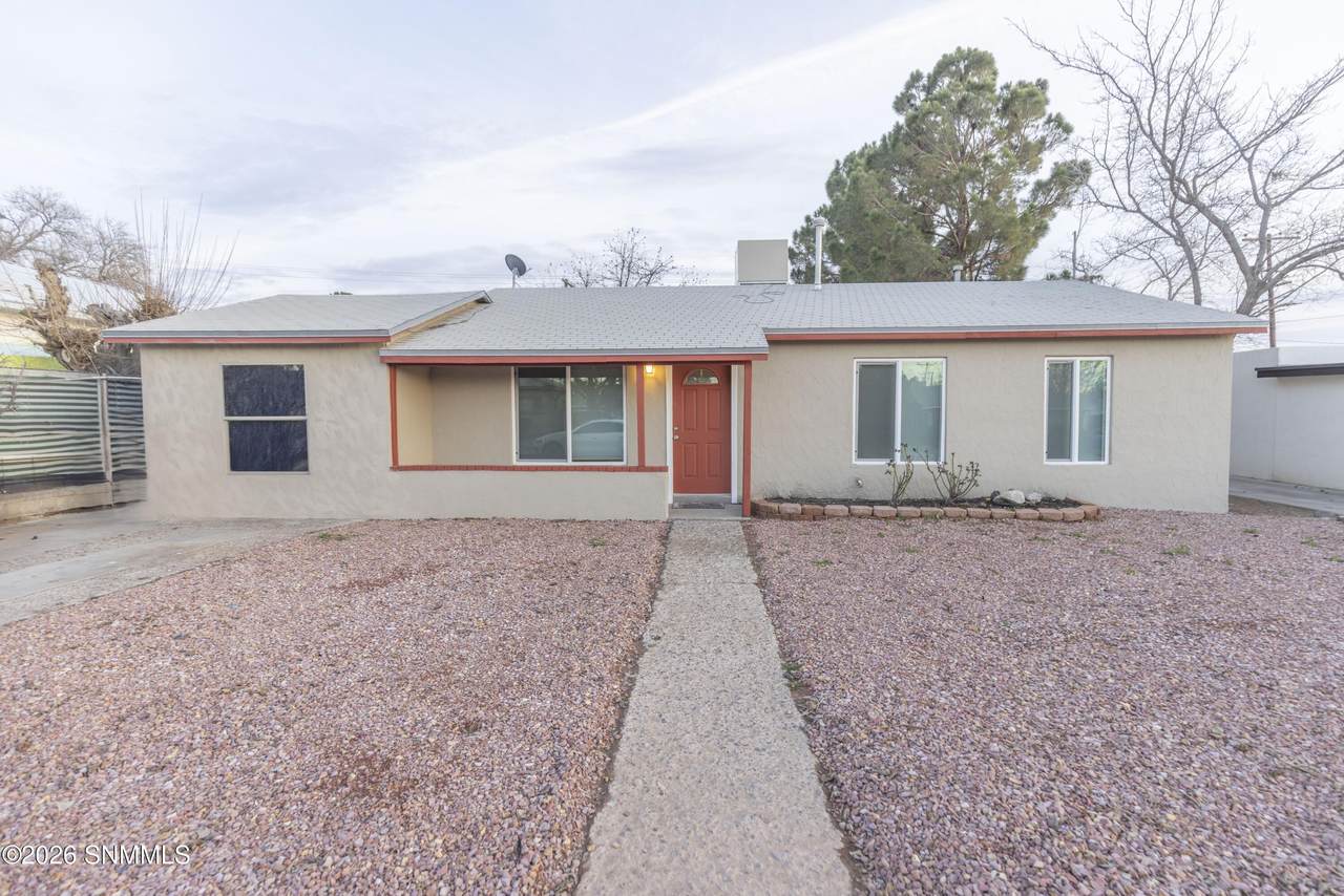 1104 Gardner Avenue - Photo 1