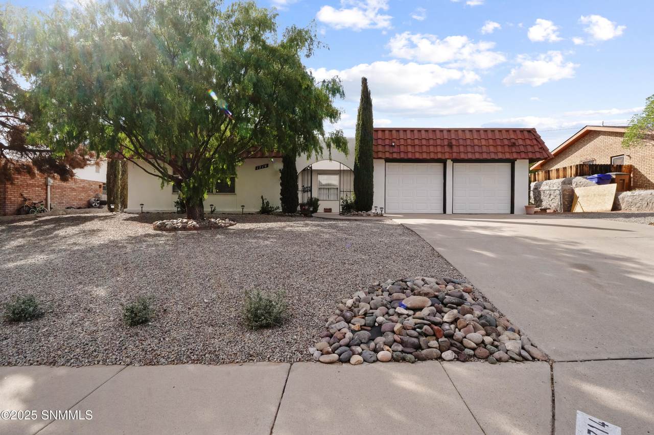 1714 Royal Drive - Photo 1