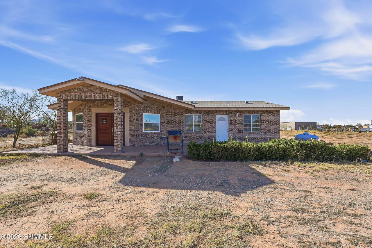 208 Diamondback Drive - Photo 1