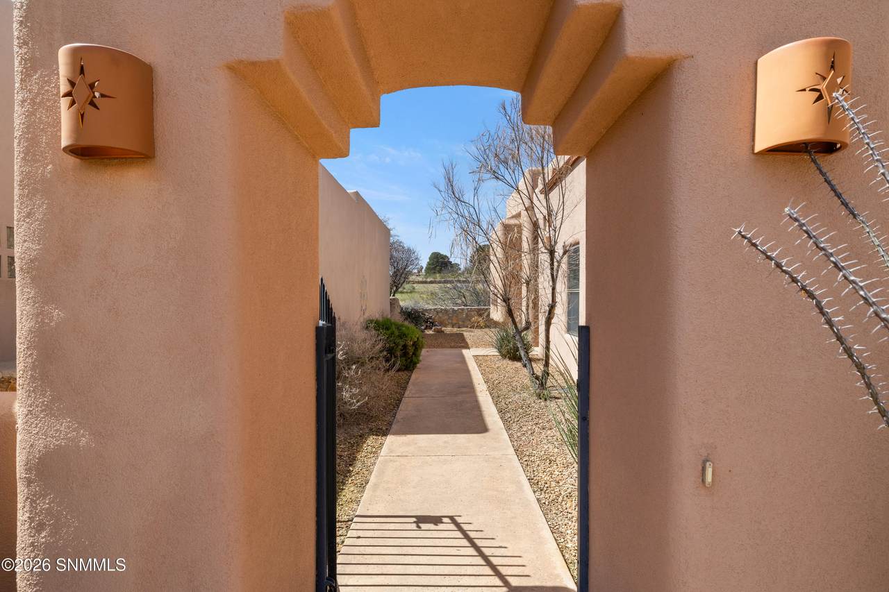 https://bt-photos.global.ssl.fastly.net/lascruces/1280_boomver_1_2600815-2.jpg