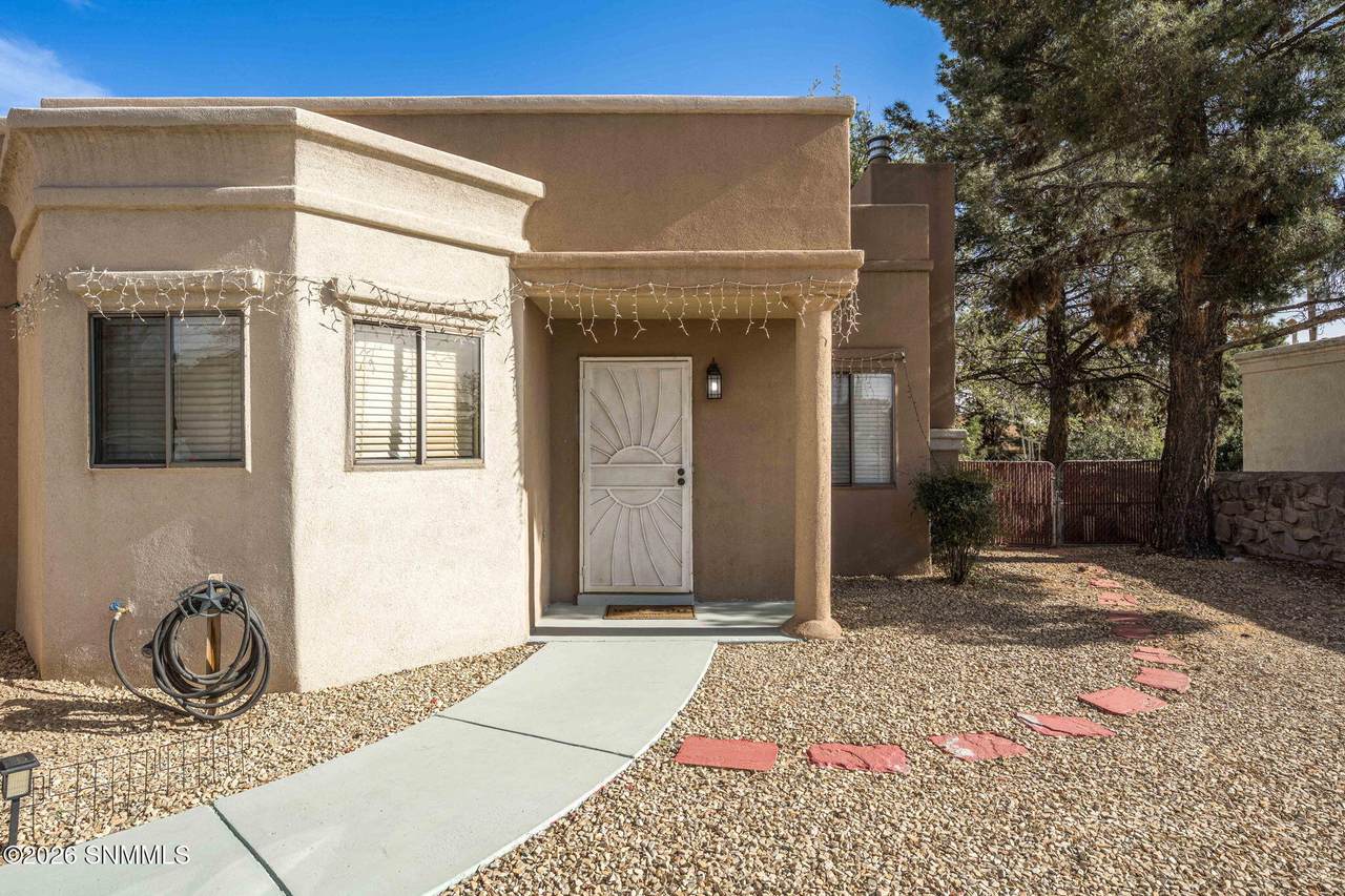 958 Jasmine Drive - Photo 1