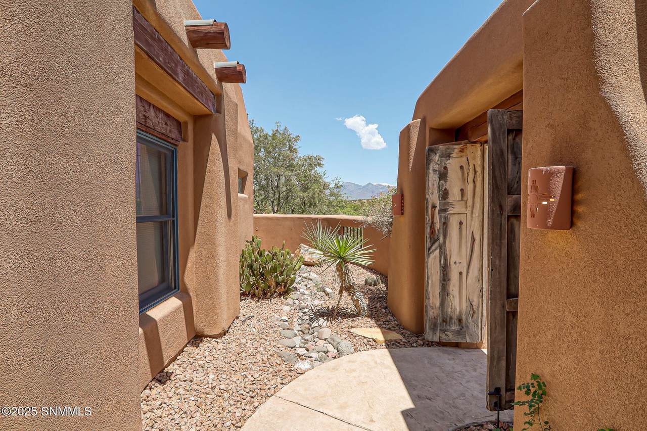 https://bt-photos.global.ssl.fastly.net/lascruces/1280_boomver_1_2600909-2.jpg