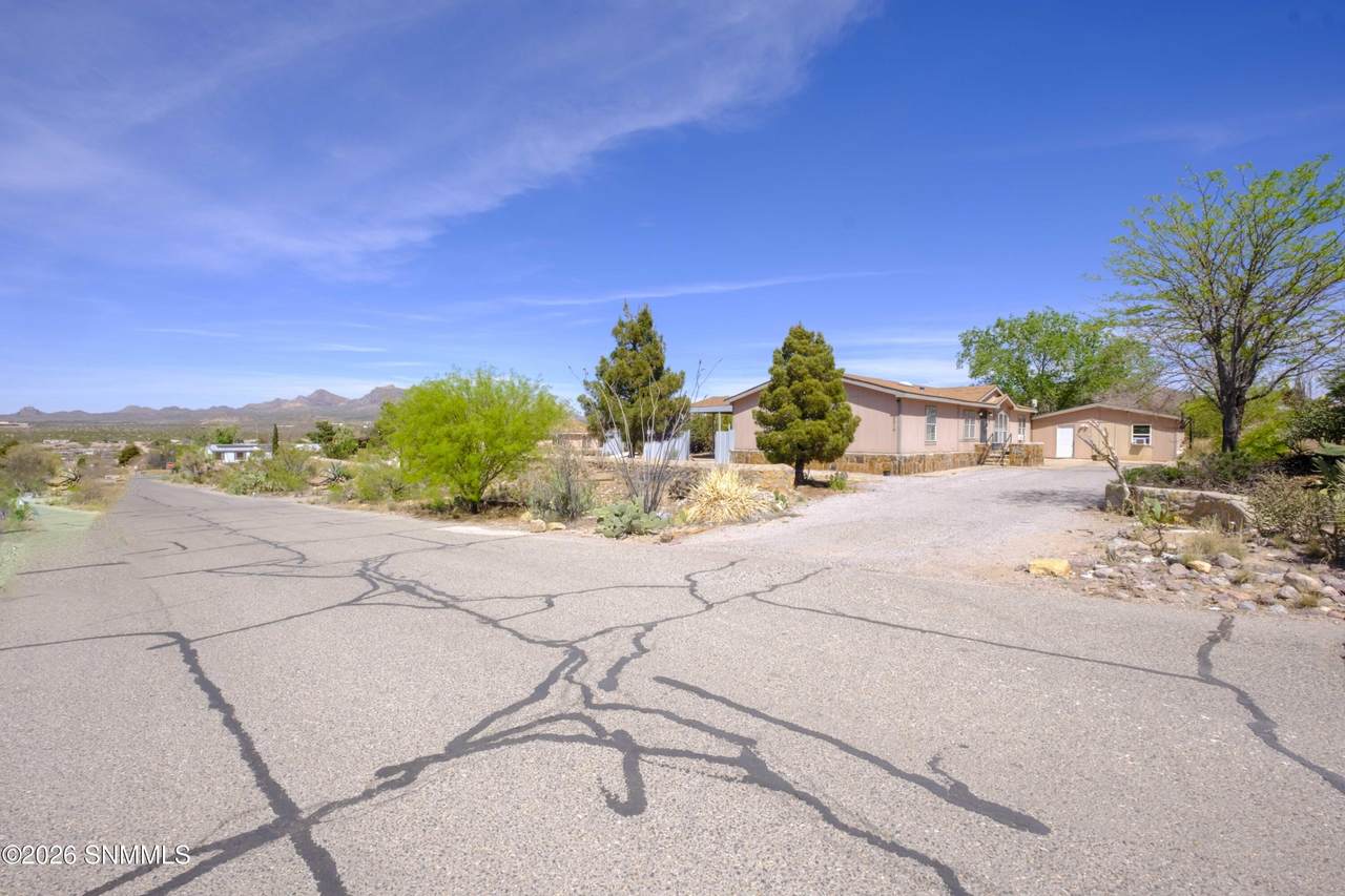https://bt-photos.global.ssl.fastly.net/lascruces/1280_boomver_1_2600972-2.jpg