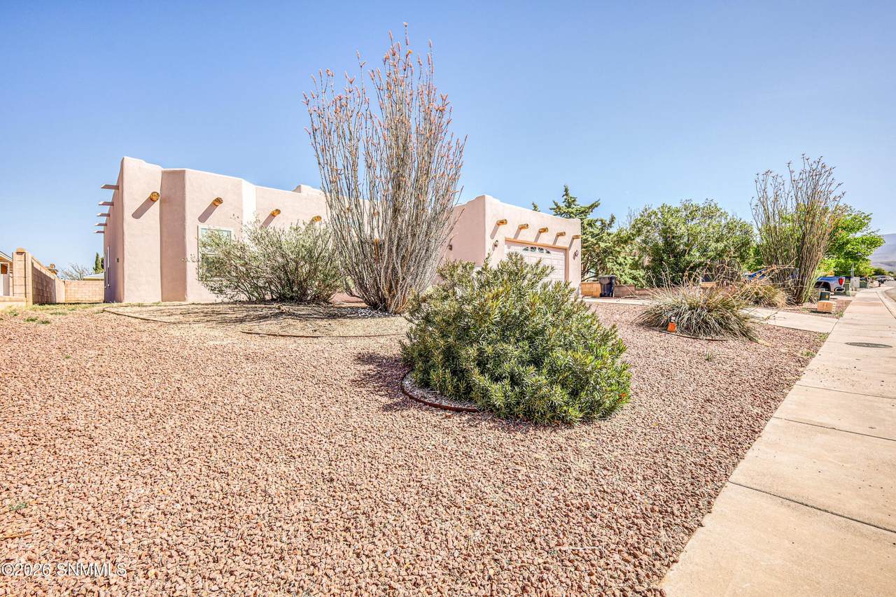 https://bt-photos.global.ssl.fastly.net/lascruces/1280_boomver_1_2600992-2.jpg