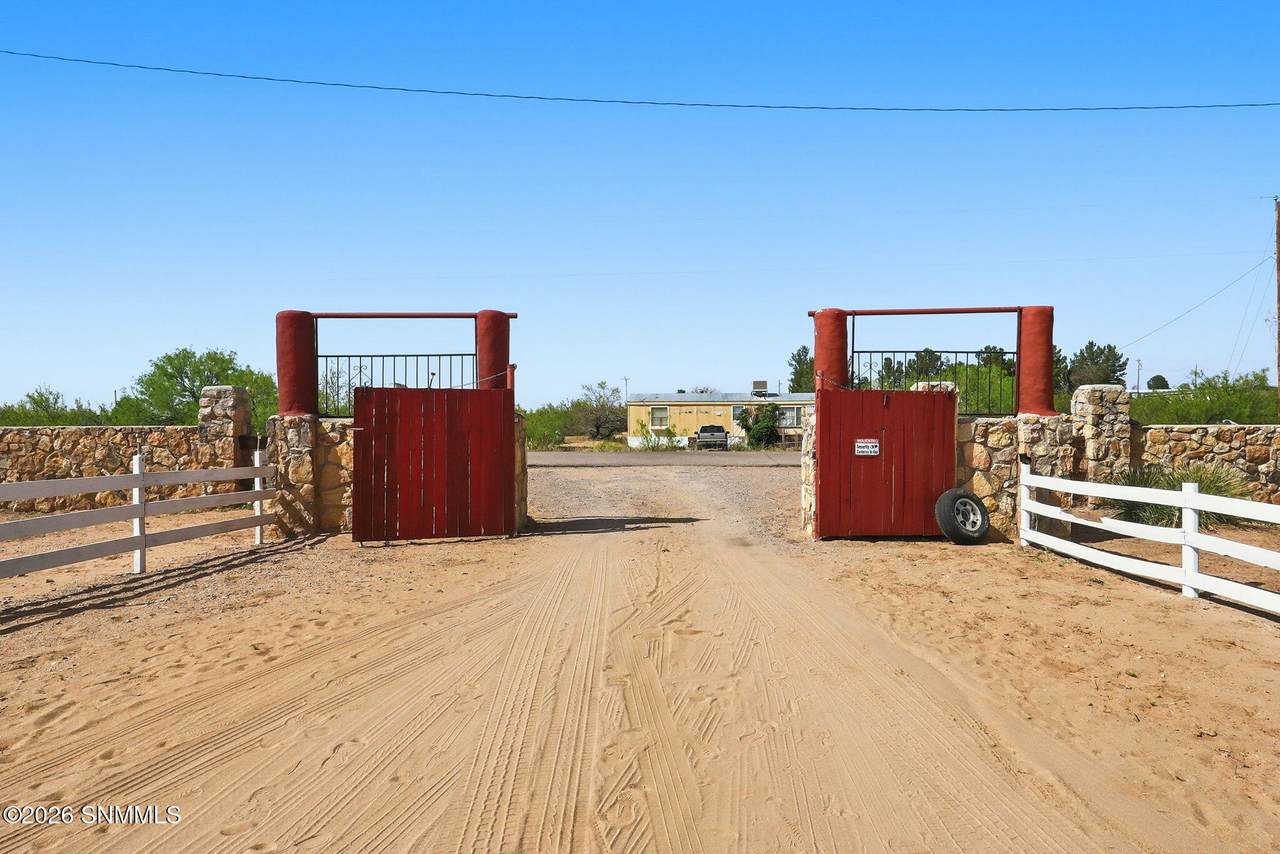 https://bt-photos.global.ssl.fastly.net/lascruces/1280_boomver_1_2601048-2.jpg