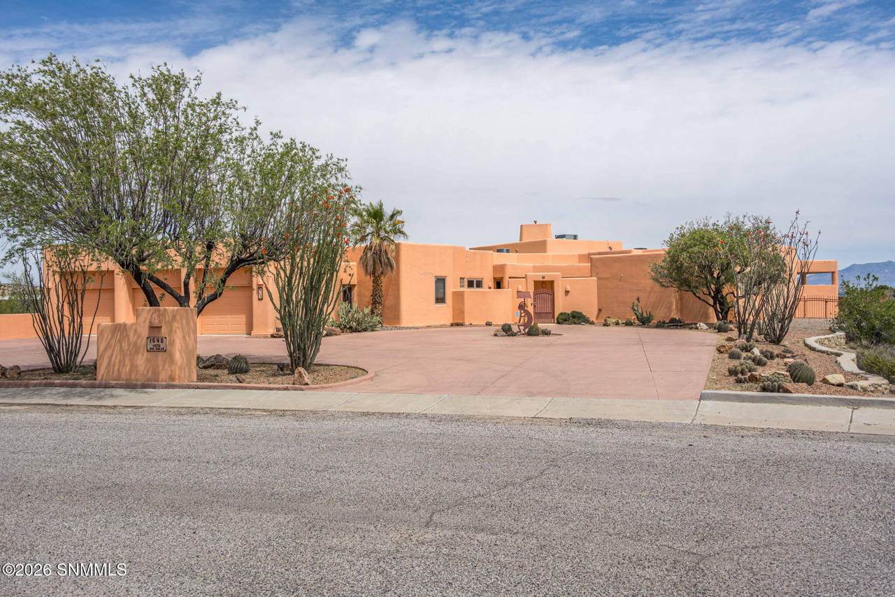1540 Vista Del Valle - Photo 1