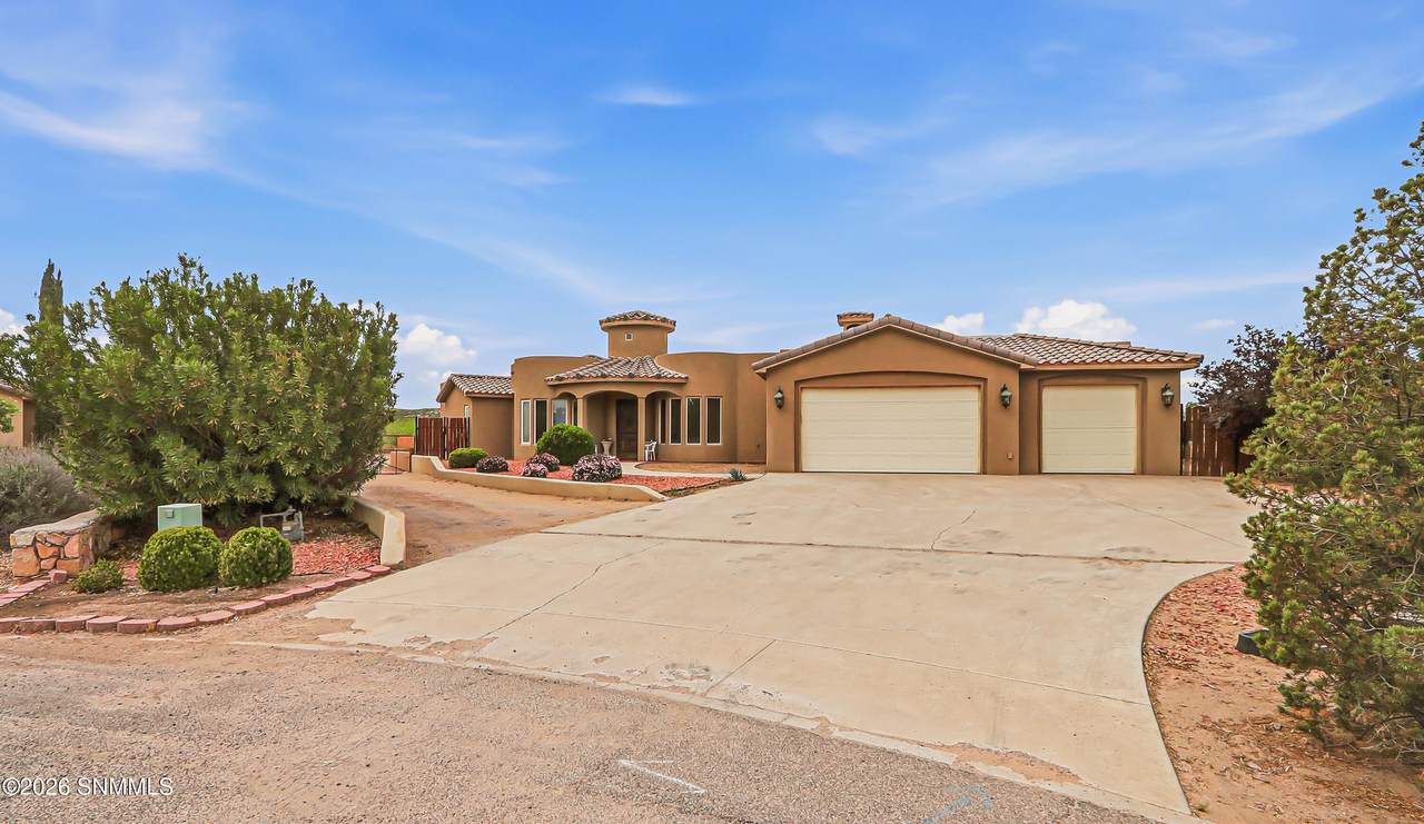 810 Banna Court - Photo 1