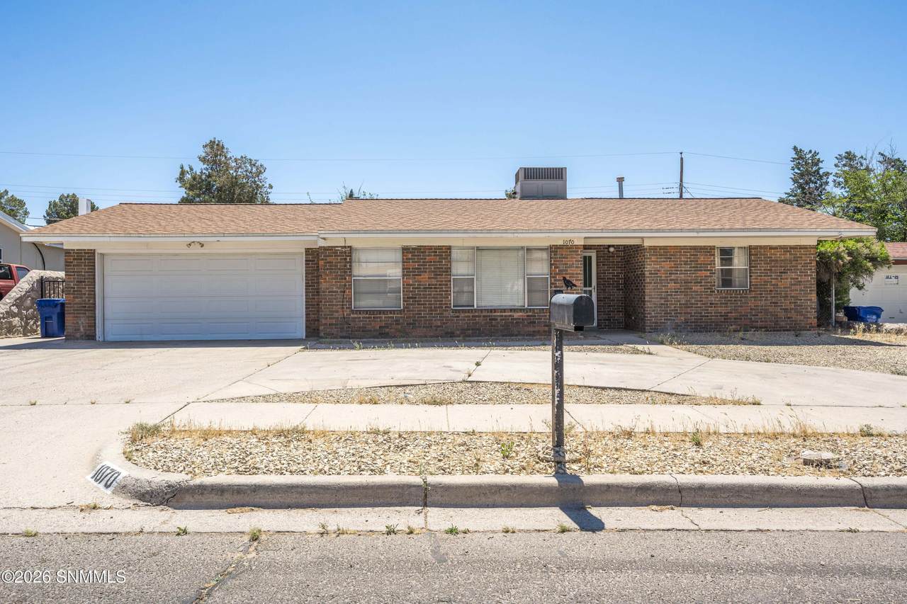 1070 Jasmine Drive - Photo 1