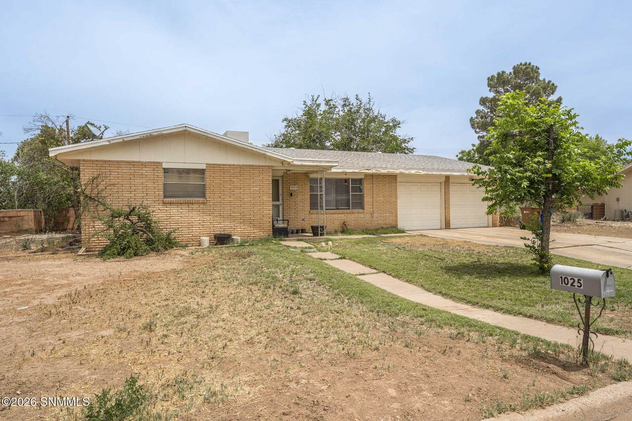 1025 Hickory Drive - Photo 1