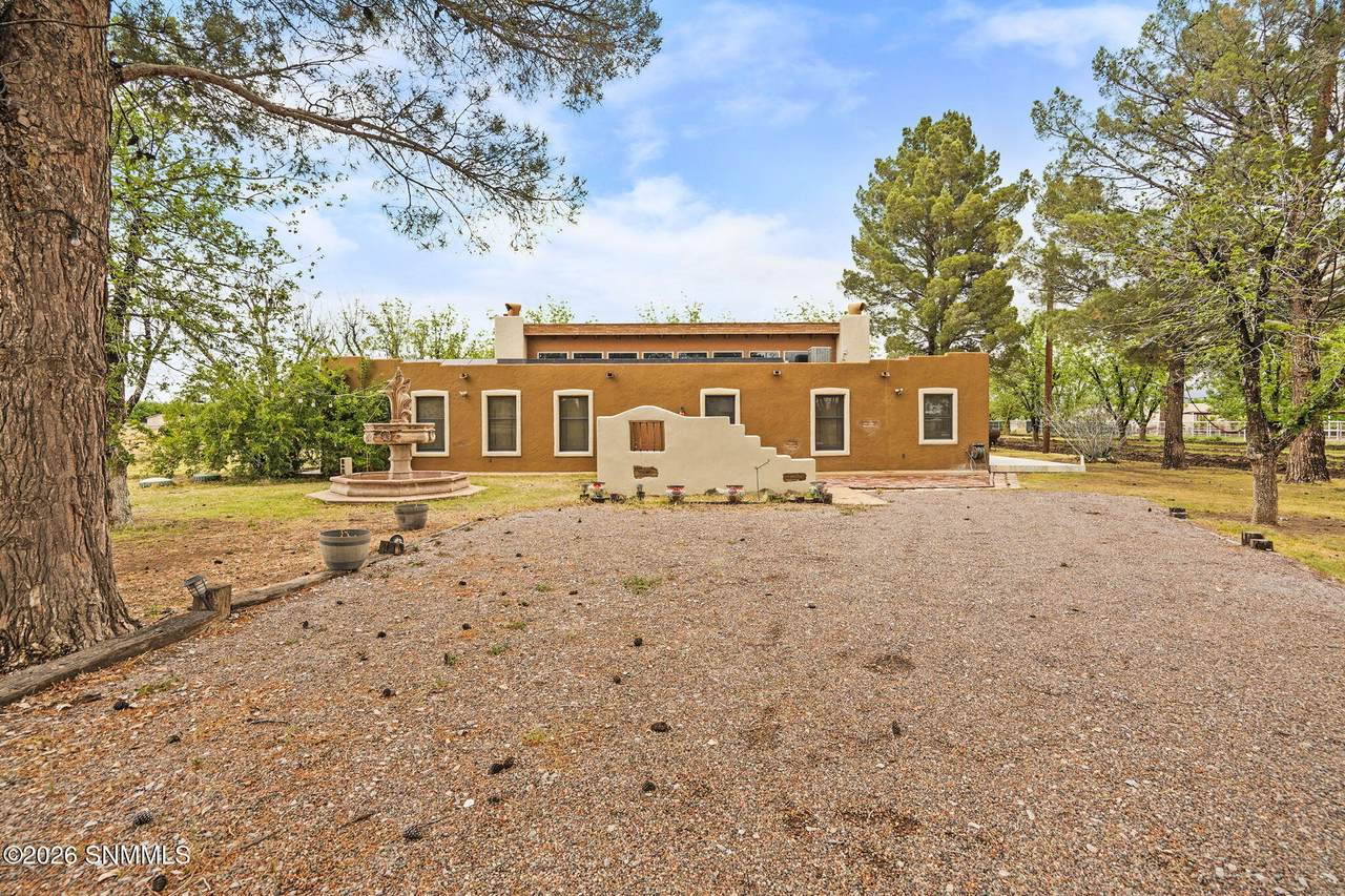 1015 Lister Drive - Photo 1