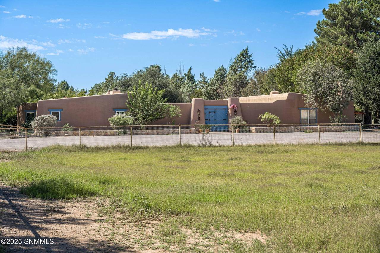 https://bt-photos.global.ssl.fastly.net/lascruces/1280_boomver_1_2601552-2.jpg