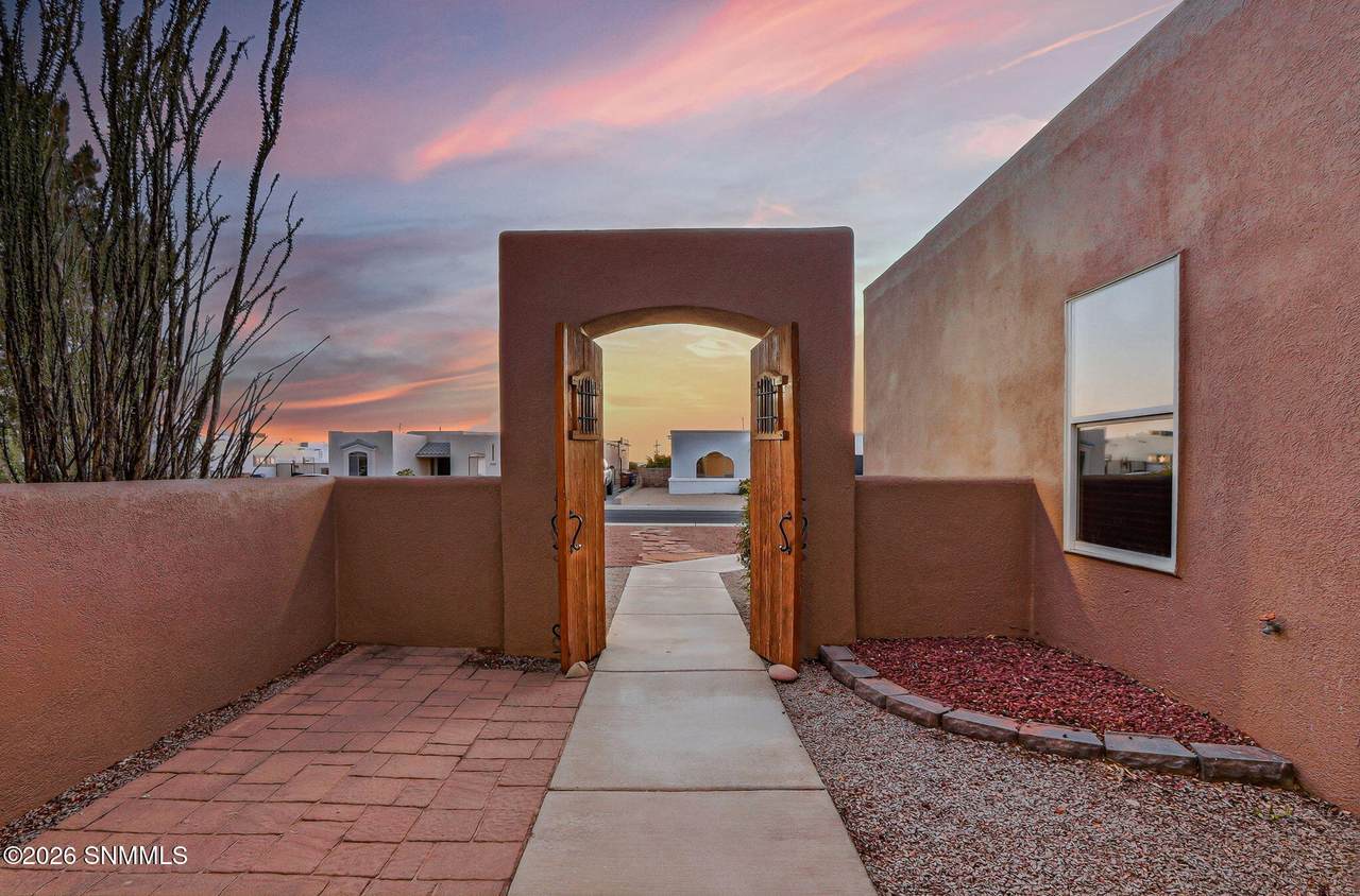 https://bt-photos.global.ssl.fastly.net/lascruces/1280_boomver_1_2601638-2.jpg