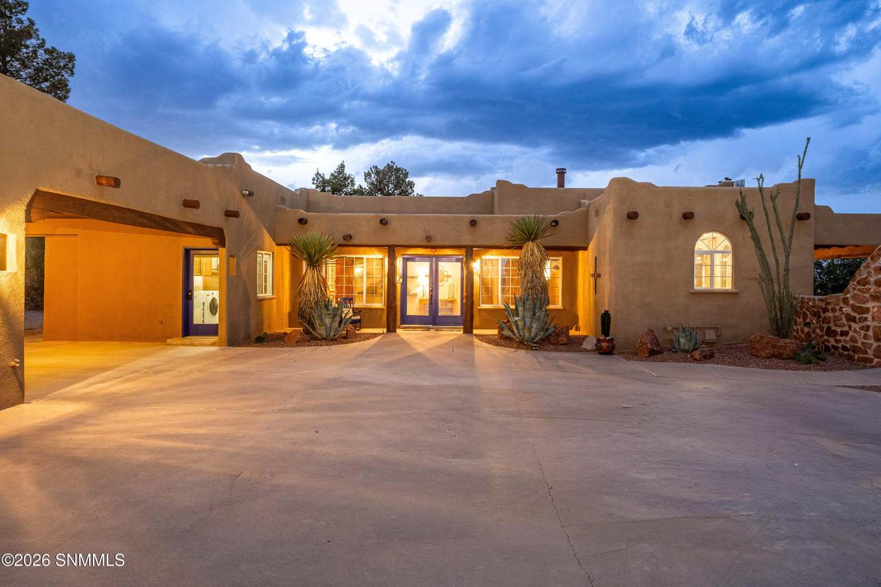 https://bt-photos.global.ssl.fastly.net/lascruces/1280_boomver_1_2601793-2.jpg