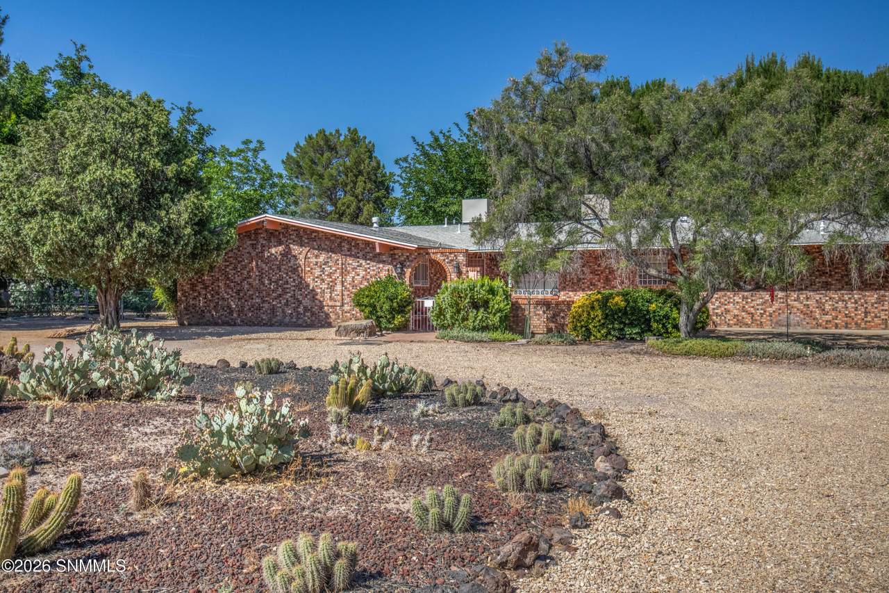 https://bt-photos.global.ssl.fastly.net/lascruces/1280_boomver_1_2601873-2.jpg
