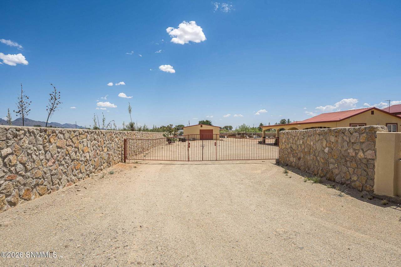 https://bt-photos.global.ssl.fastly.net/lascruces/1280_boomver_1_2601882-2.jpg