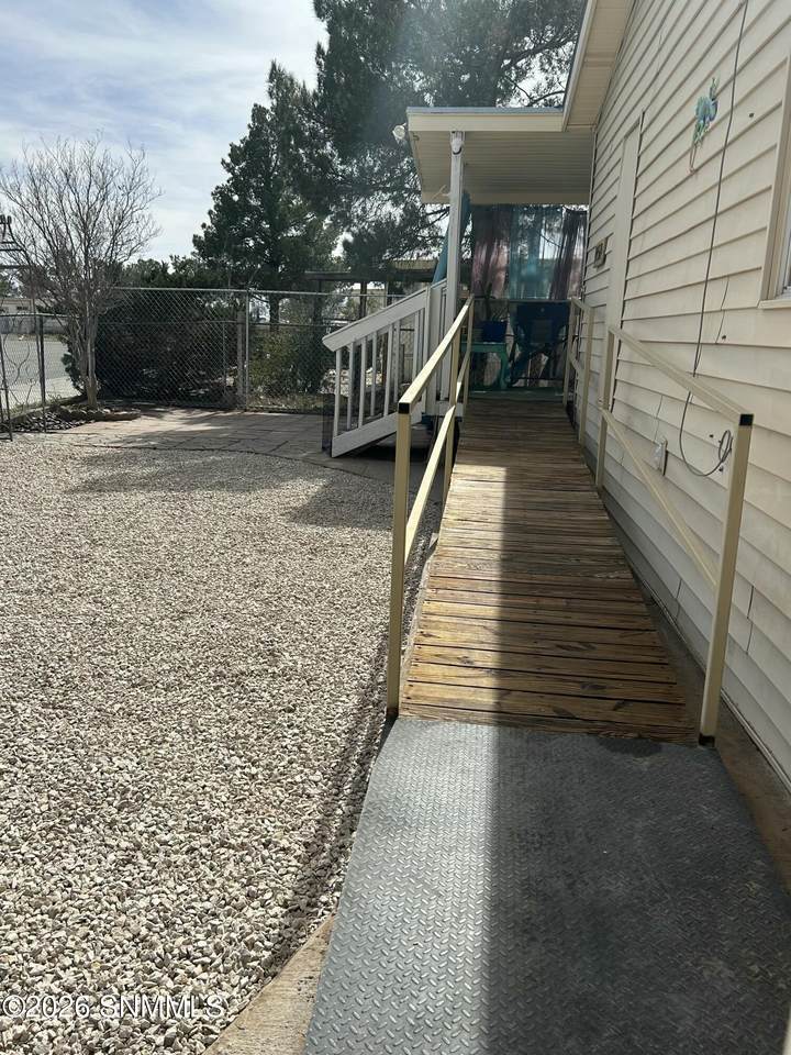 https://bt-photos.global.ssl.fastly.net/lascruces/1280_boomver_1_2601889-2.jpg
