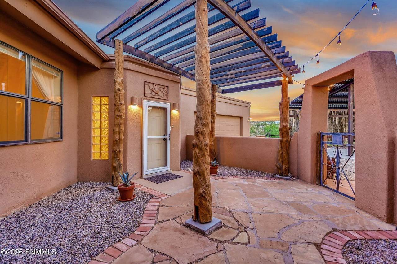 https://bt-photos.global.ssl.fastly.net/lascruces/1280_boomver_1_2601952-2.jpg