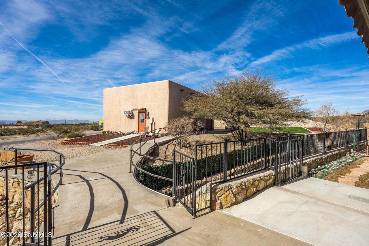 https://bt-photos.global.ssl.fastly.net/lascruces/1280_boomver_1_2602020-2.jpg