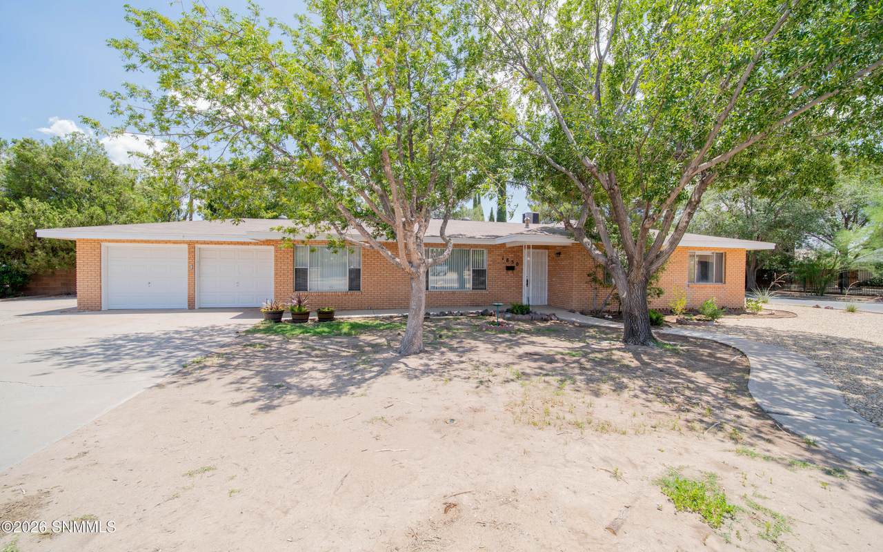 1850 Debby Circle - Photo 1