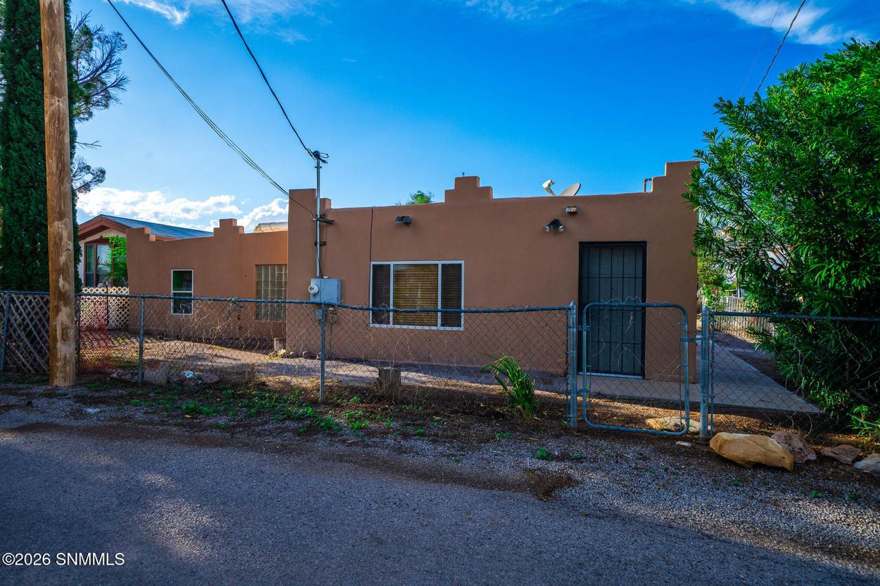 204 Chopes Street - Photo 1