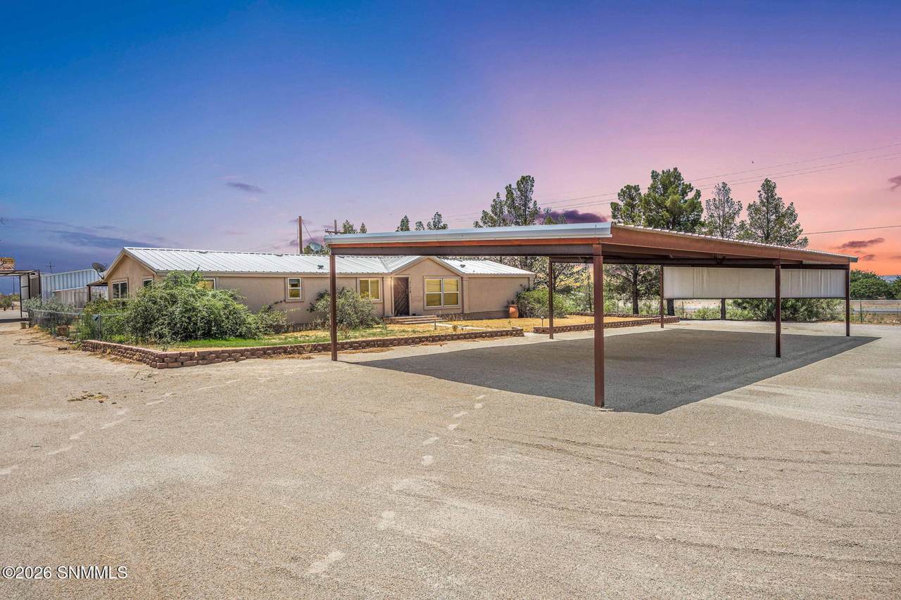 5155 Del Rey Boulevard - Photo 1