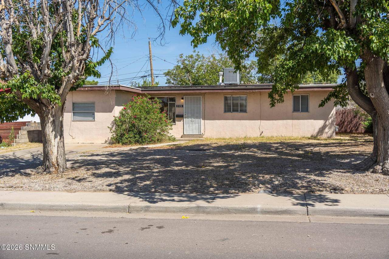 2329 Idaho Avenue - Photo 1