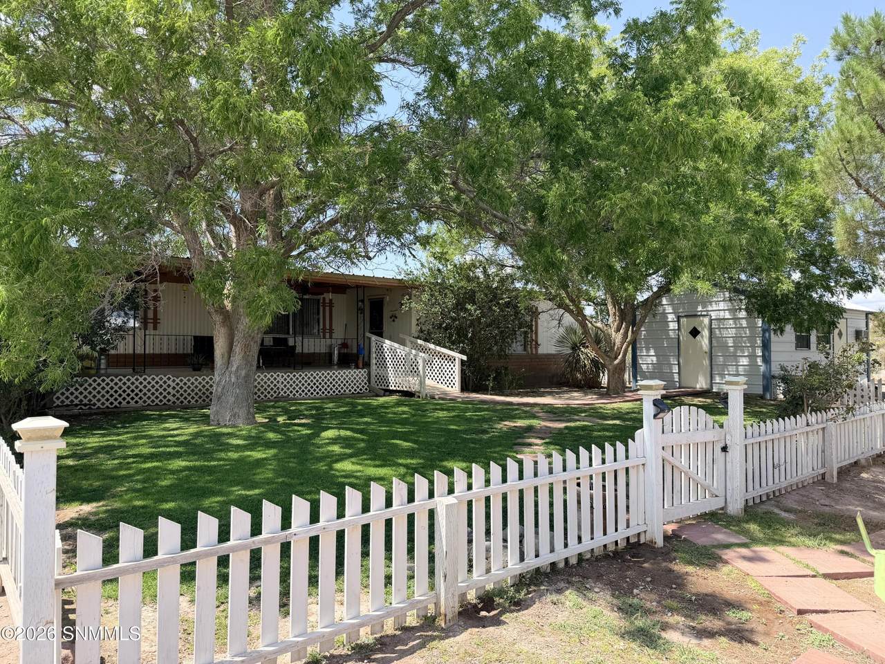 https://bt-photos.global.ssl.fastly.net/lascruces/1280_boomver_1_2602609-2.jpg