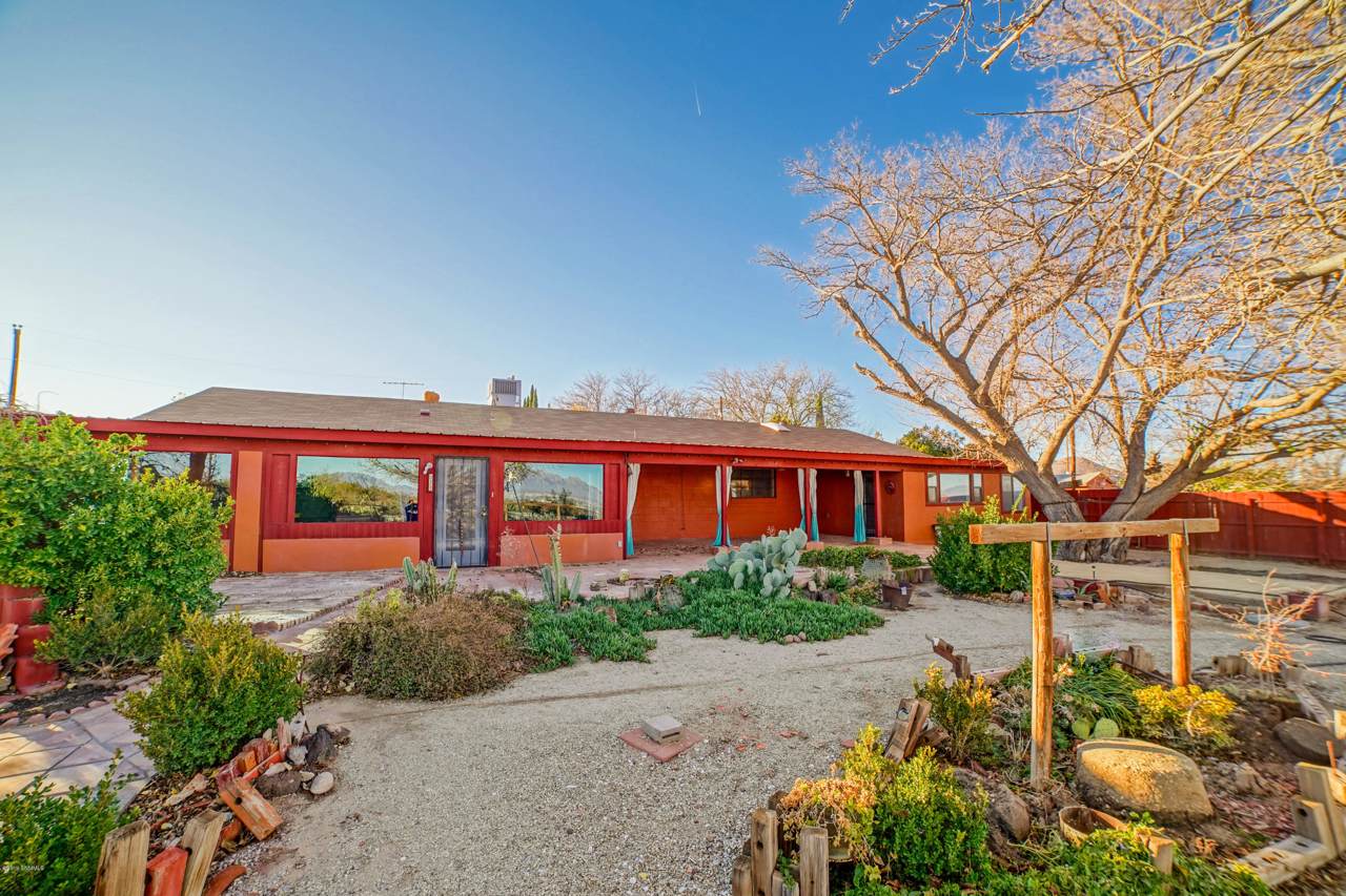 933 Weinreich Road - Photo 1
