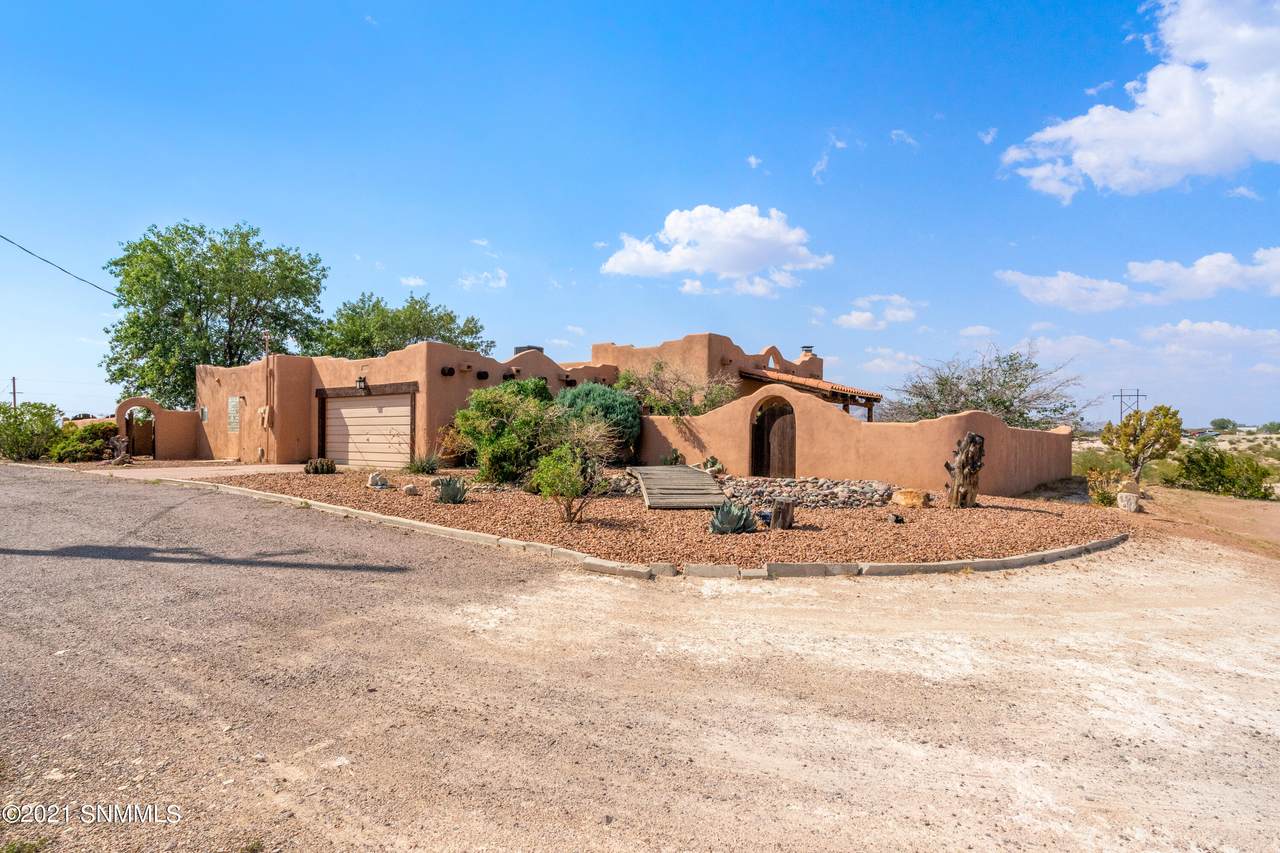 3350 Longview Lane - Photo 1