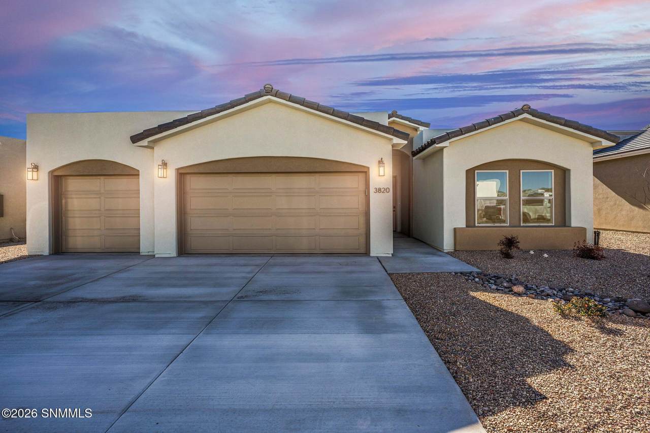 3820 Portrait Street - Photo 1