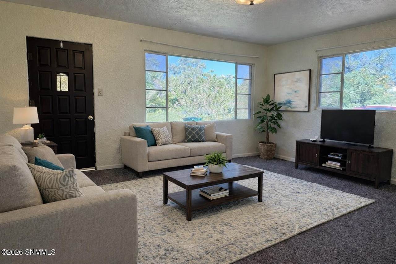 807/805 Escondida - Photo 1