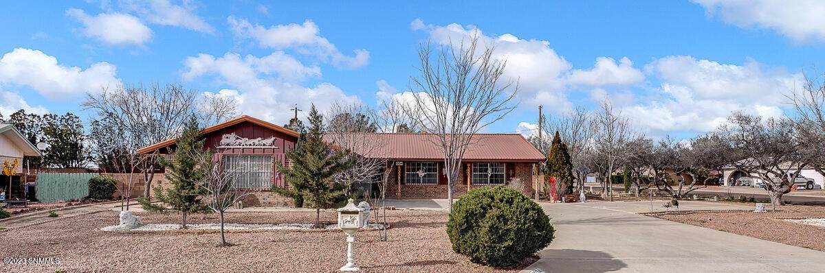 1004 Tamarack Drive - Photo 1