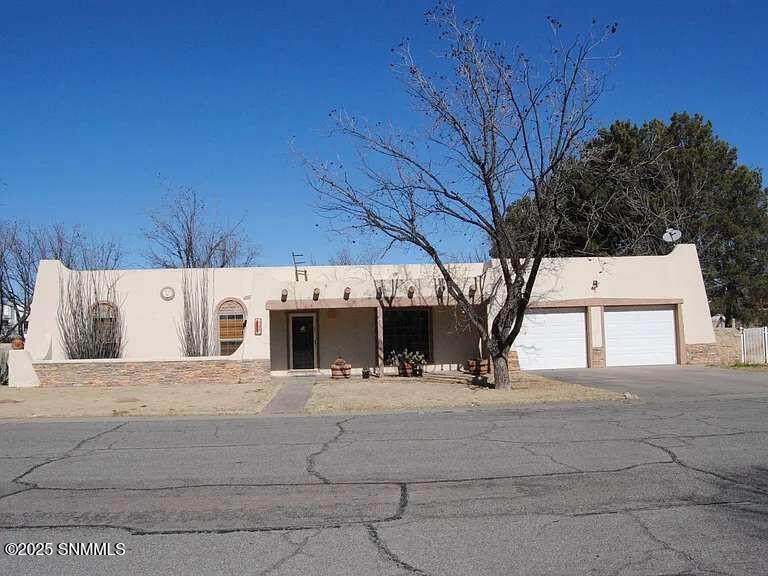 105 Los Nogales Drive - Photo 1