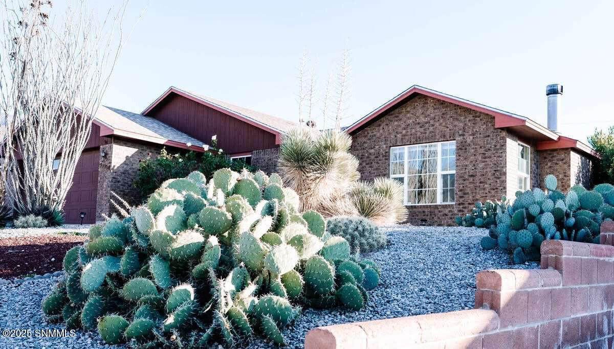 3220 Sunny Circle - Photo 1