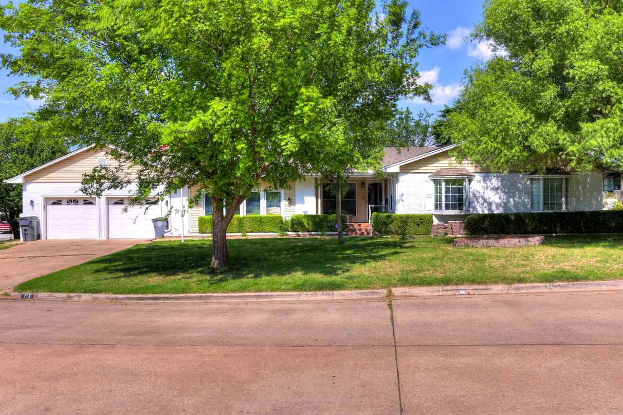 713 35th Pl - Photo 1