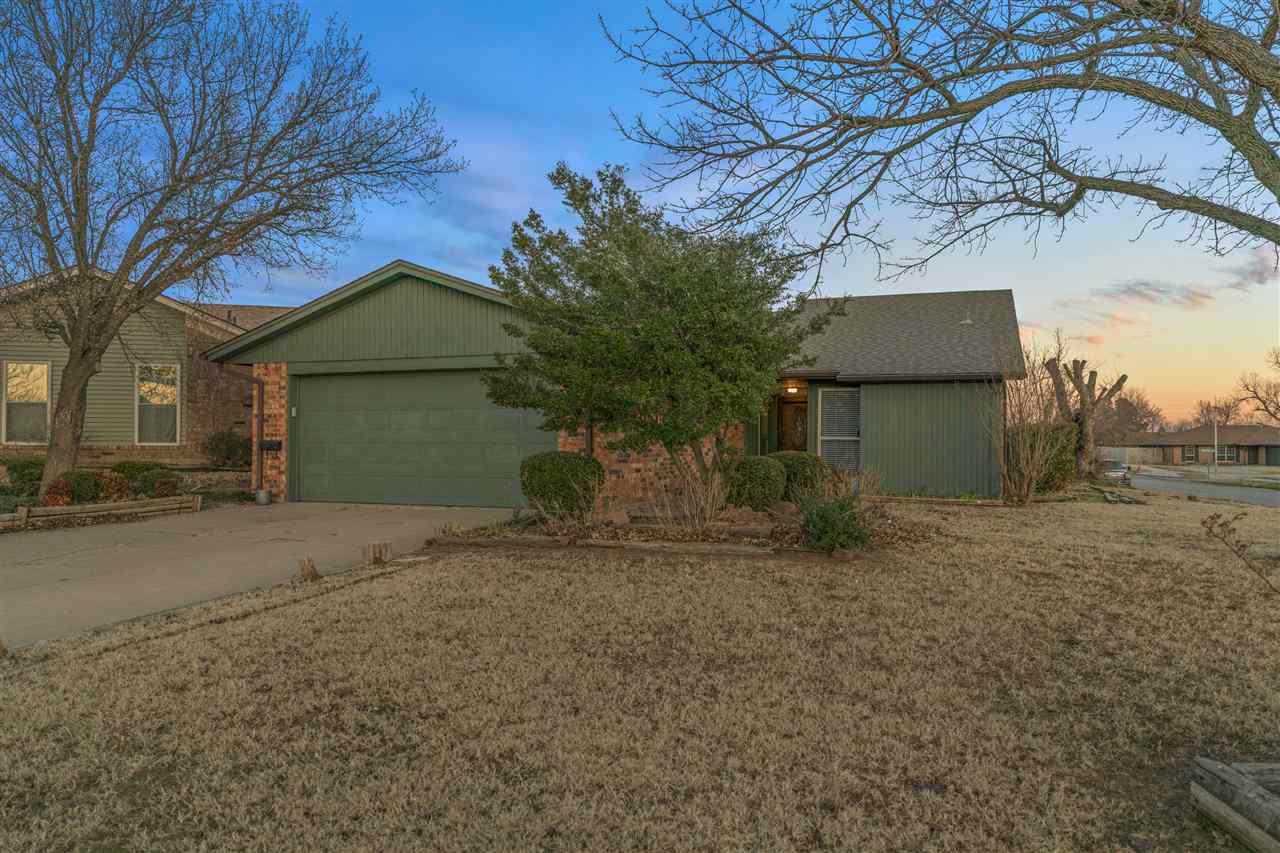 6745 Chaucer Dr - Photo 1
