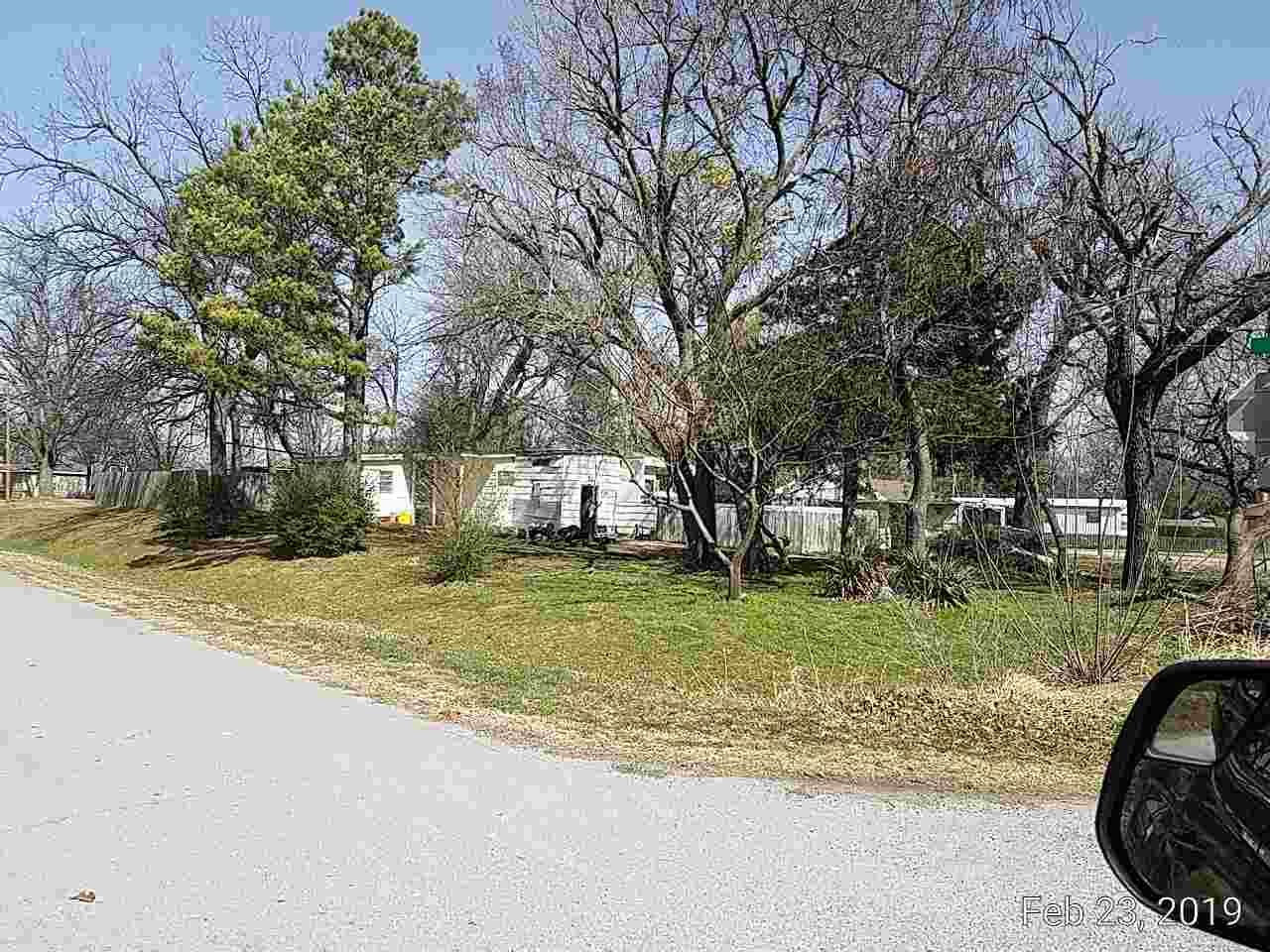 711 Mcneese St - Photo 1