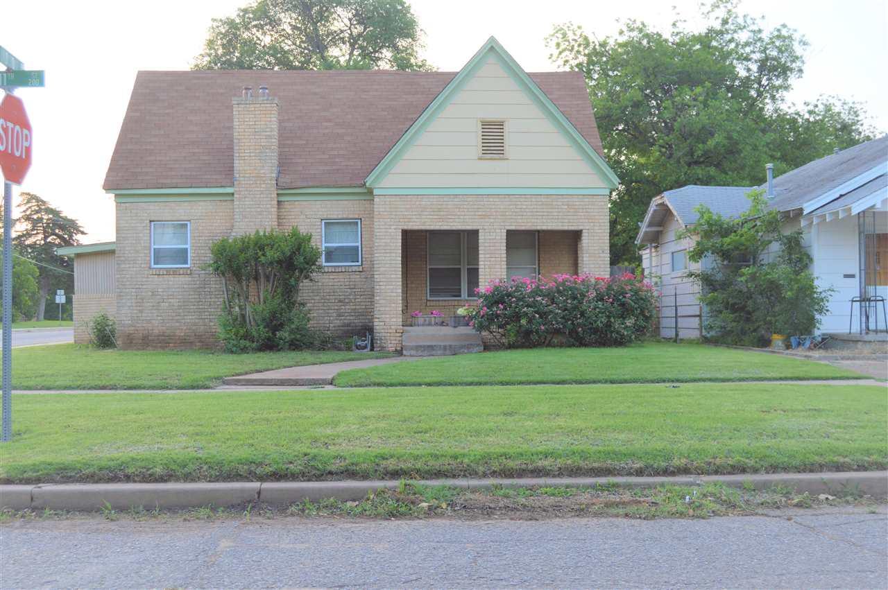 224 11th St - Photo 1