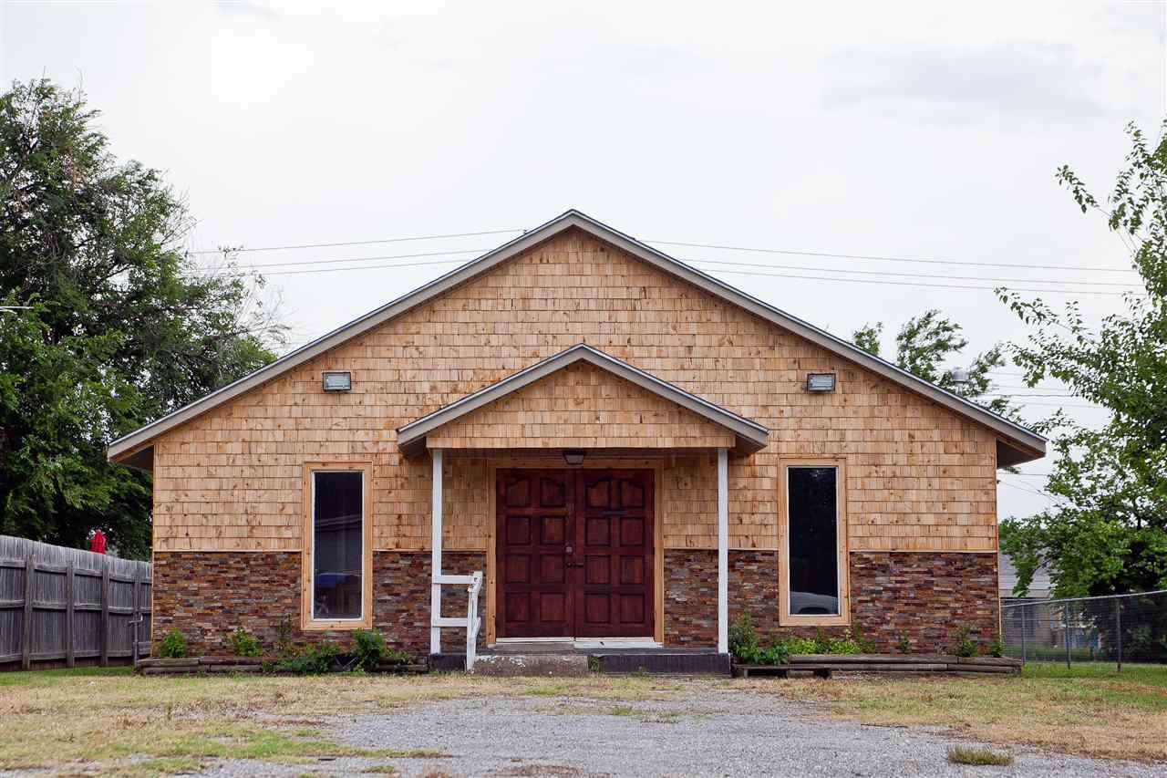 1916 Columbia Ave - Photo 1
