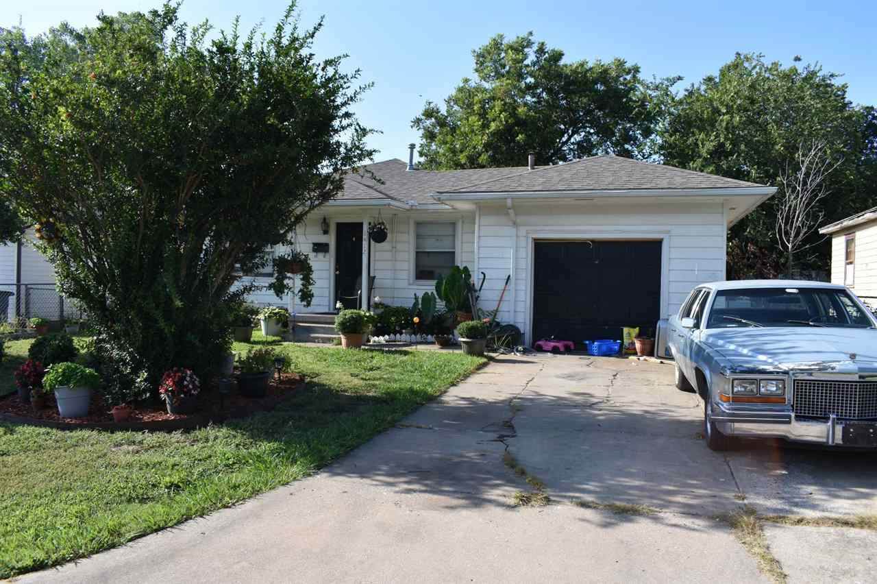 1412 Logan Ave - Photo 1