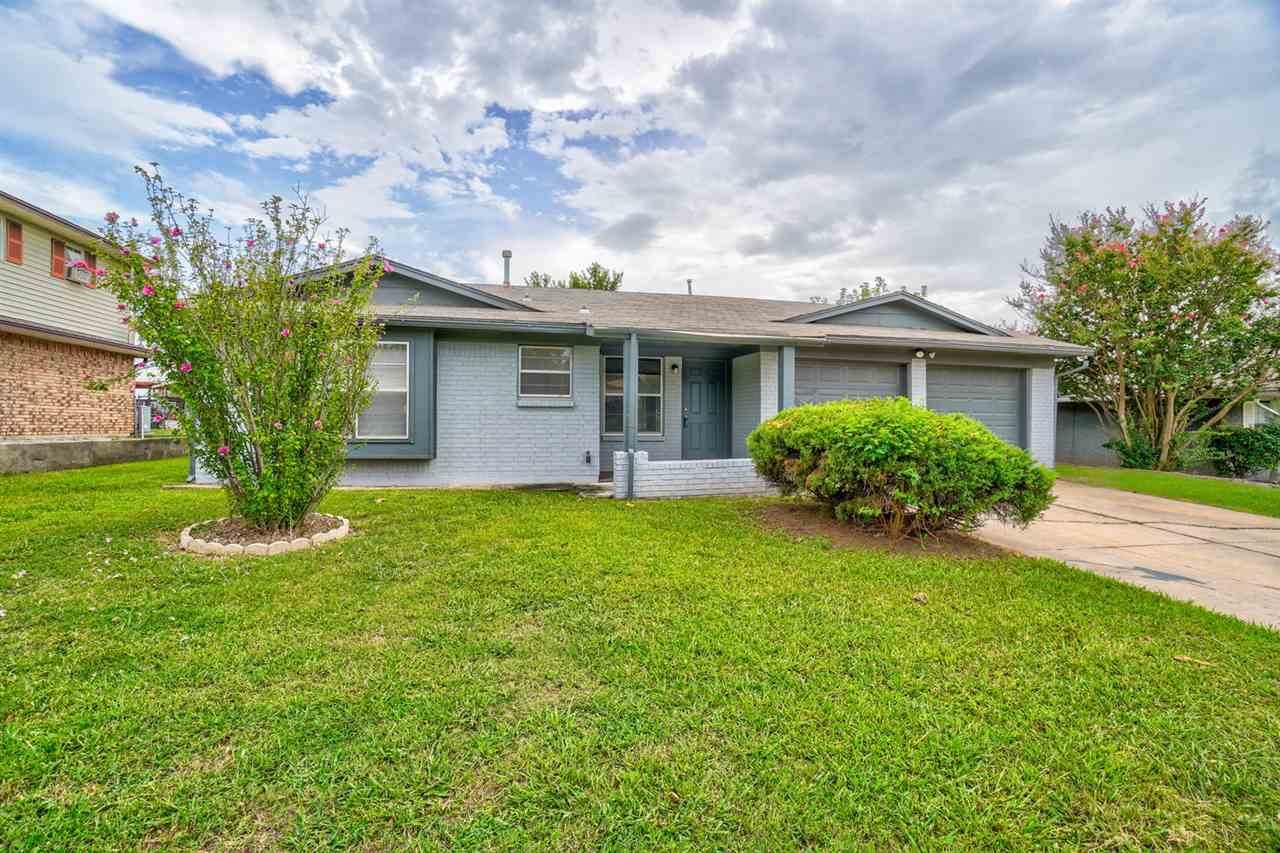 6726 Embassy Cir - Photo 1