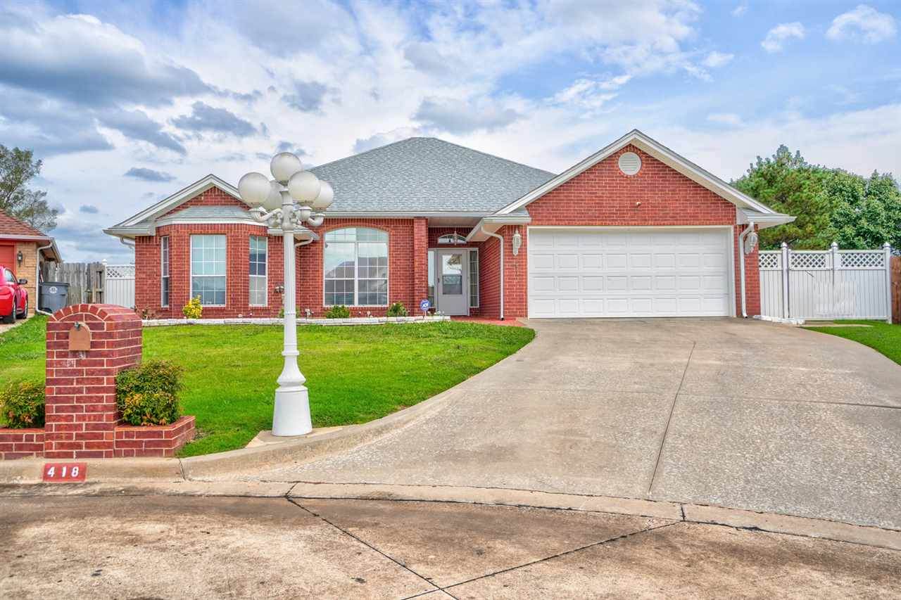 418 Lancelot Ln - Photo 1