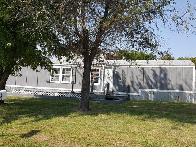 2202 12th St - Photo 1